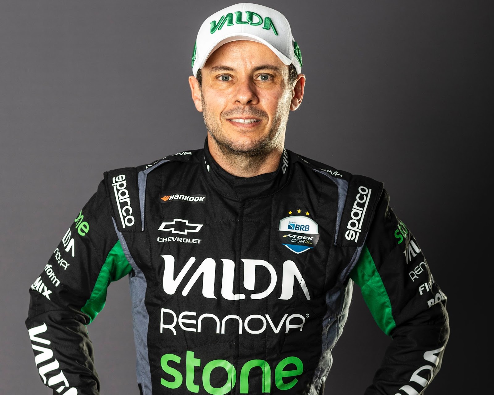 Stone estreia na Stock Car com patrocínio à equipe Cavaleiro Sports e ao tricampeão Ricardo Maurício